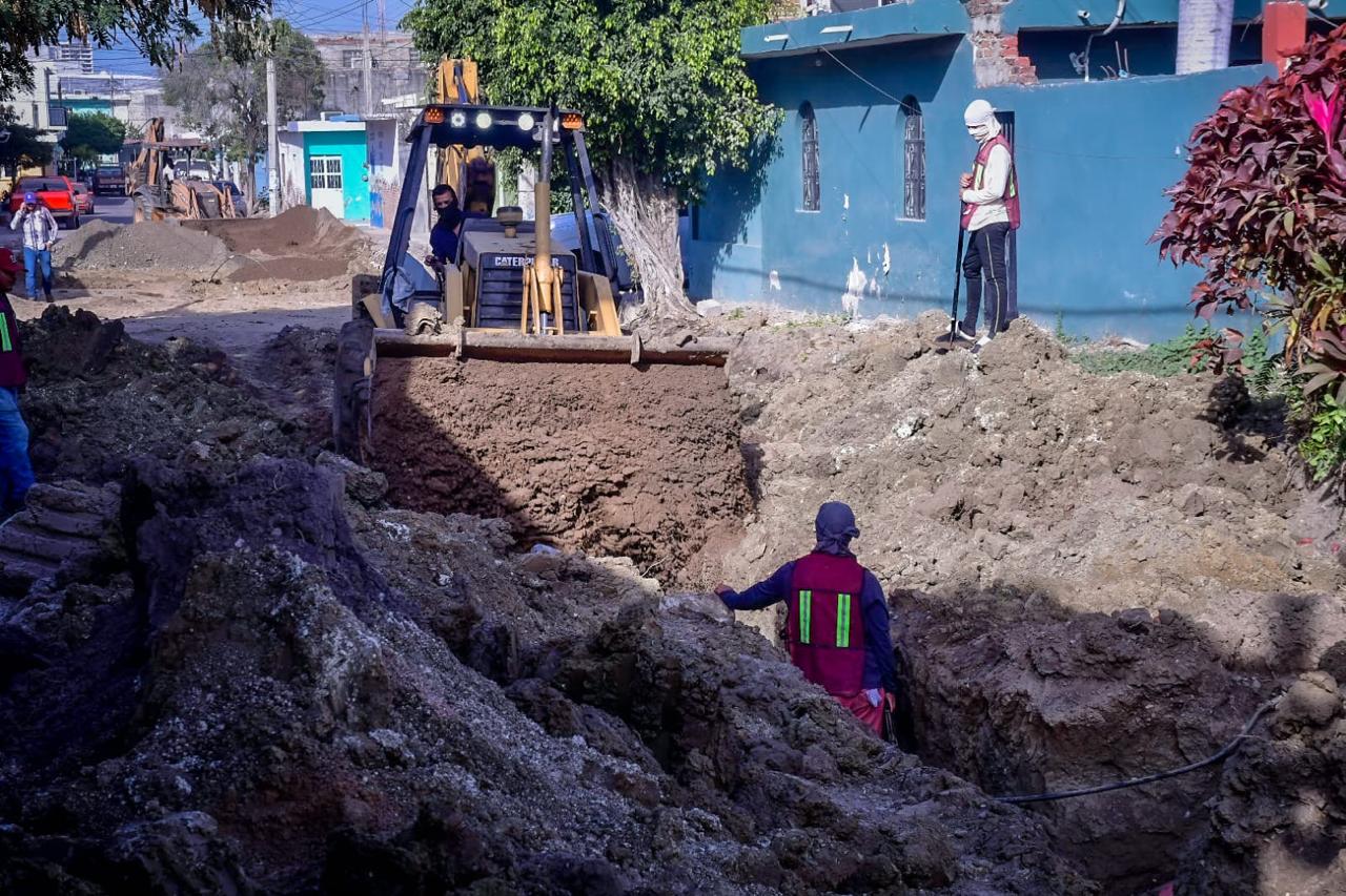 Por problemas de derrames de aguas negras los vecinos de la populosa colonia Francisco Villa ya registran cuadros de infección además de accidentes.
