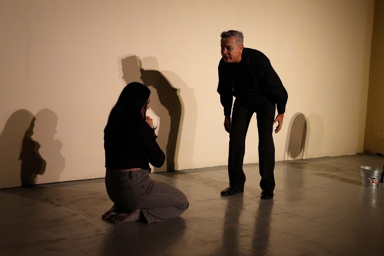 Sin etiquetas se presenta con éxito en Casa Haas en homenaje al dramaturgo José Cuevas