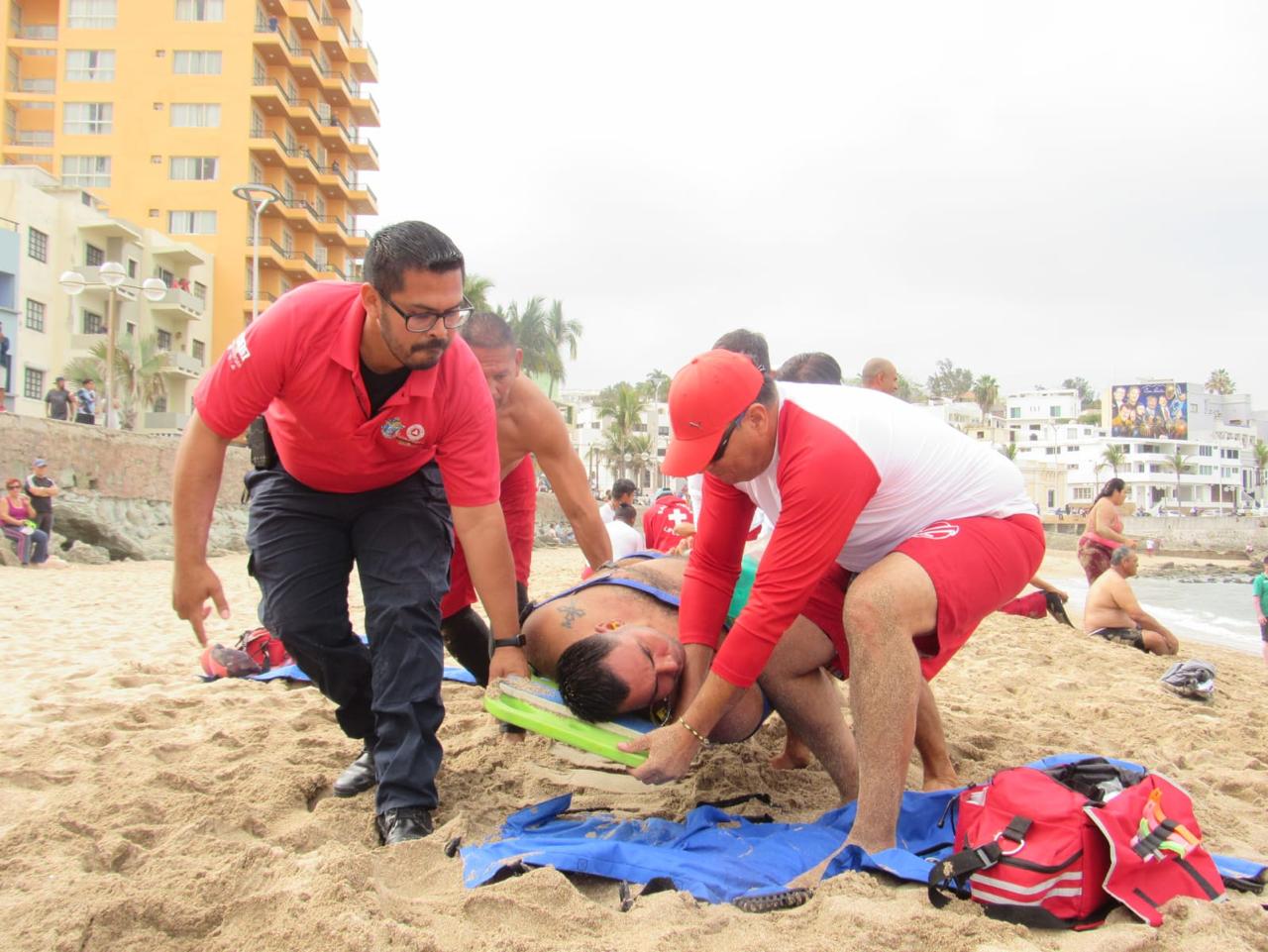 Concluye Certificación de Salvavidas 2024 con simulacro de rescate.
