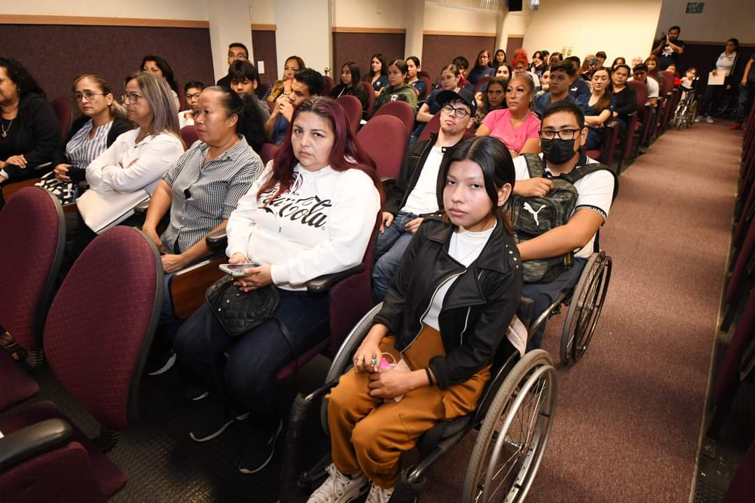 Con la misión de eliminar las barreras para el aprendizaje y apoyar la formación integral e inclusiva, para lo cual, brinda seguimiento especializado en condiciones de equidad e igualdad de oportunidades a estudiantes de educación media superior, superior y posgrado, el Programa a la Diversidad de la Universidad Autónoma de Sinaloa en la Unidad Regional Sur, realizo la “Primera etapa del deporte inclusivo”.