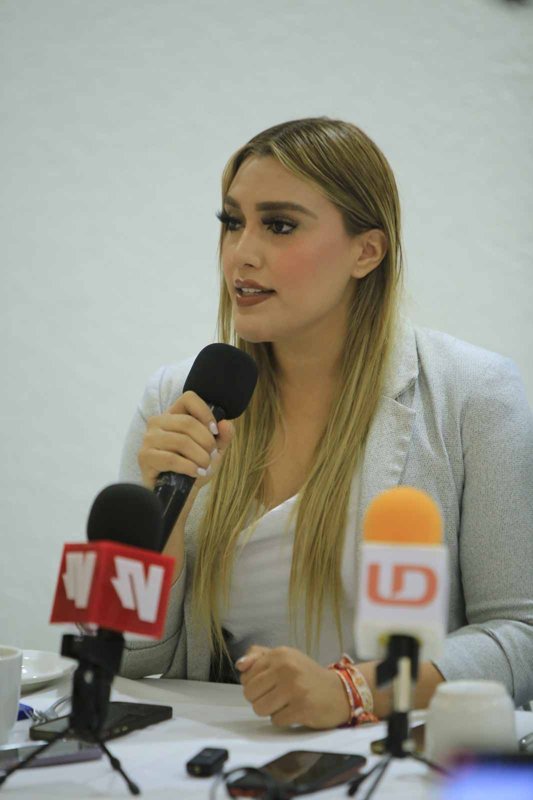 La candidatura a la alcaldía de Mazatlán por Movimiento Ciudadano será definida mediante una encuesta, aseguró Fanny Bonilla delegada de Jóvenes en Movimiento Sinaloa, en conferencia de prensa.