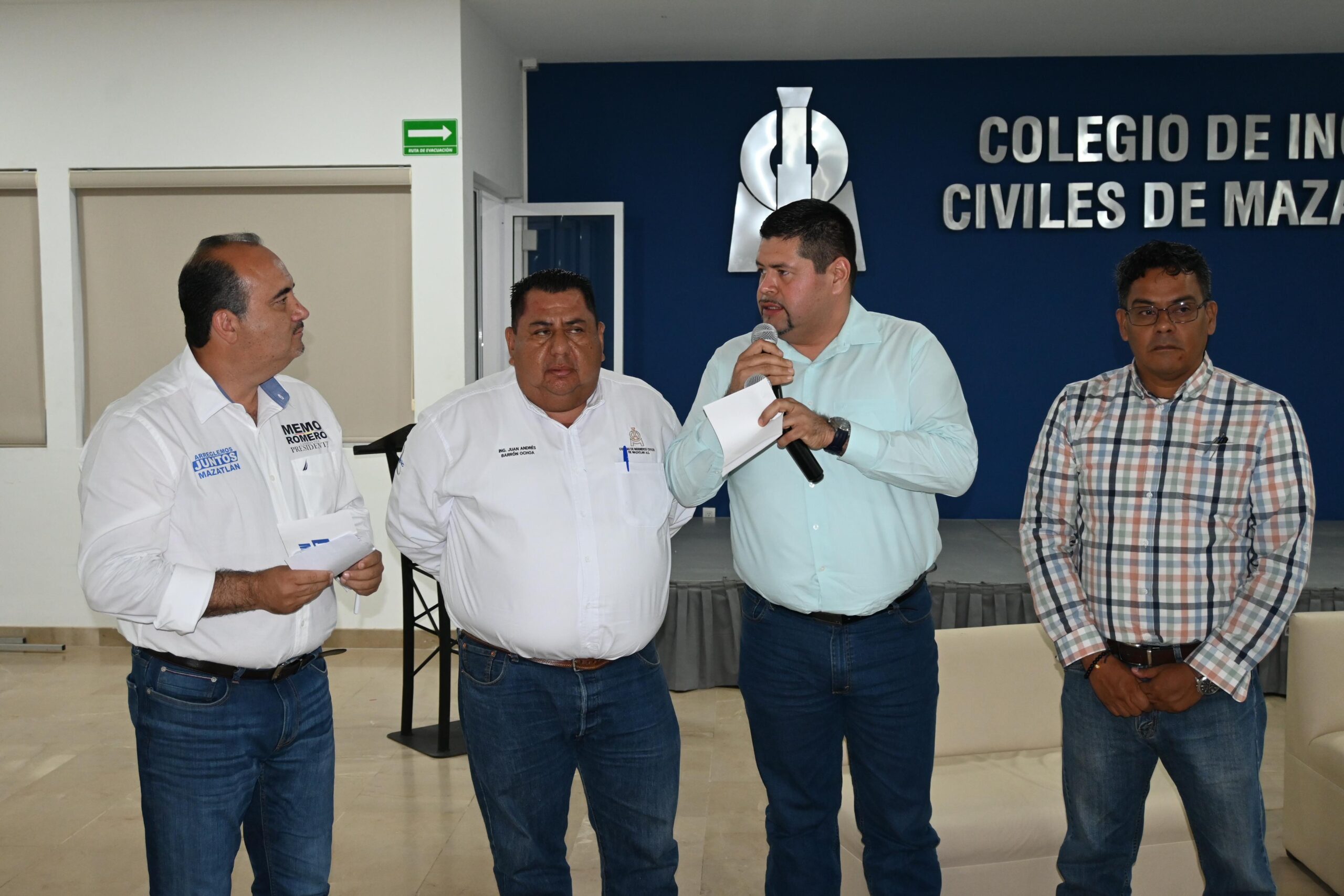 Ante esta inquietud, Memo Romero se comprometió firmemente a garantizar el mantenimiento adecuado de todas las obras públicas en el puerto incluido los parques que están en el abandono.