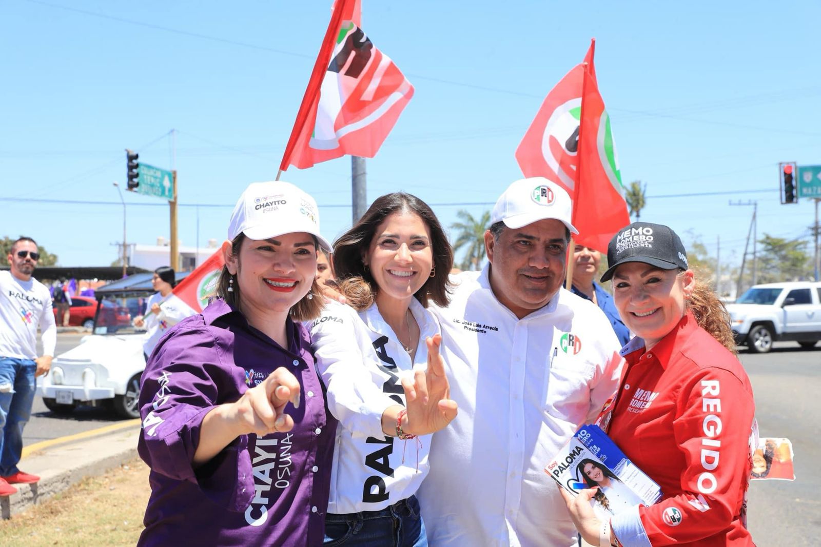 Después, en la avenida "El Delfín" y Carretera Internacional de la colonia "Las Playas", en Mazatlán, Sánchez Ramos afirmó que, en esta elección, los jóvenes tienen el poder para decidir y resaltó que le gustaría ver más participación de ellos en la política.