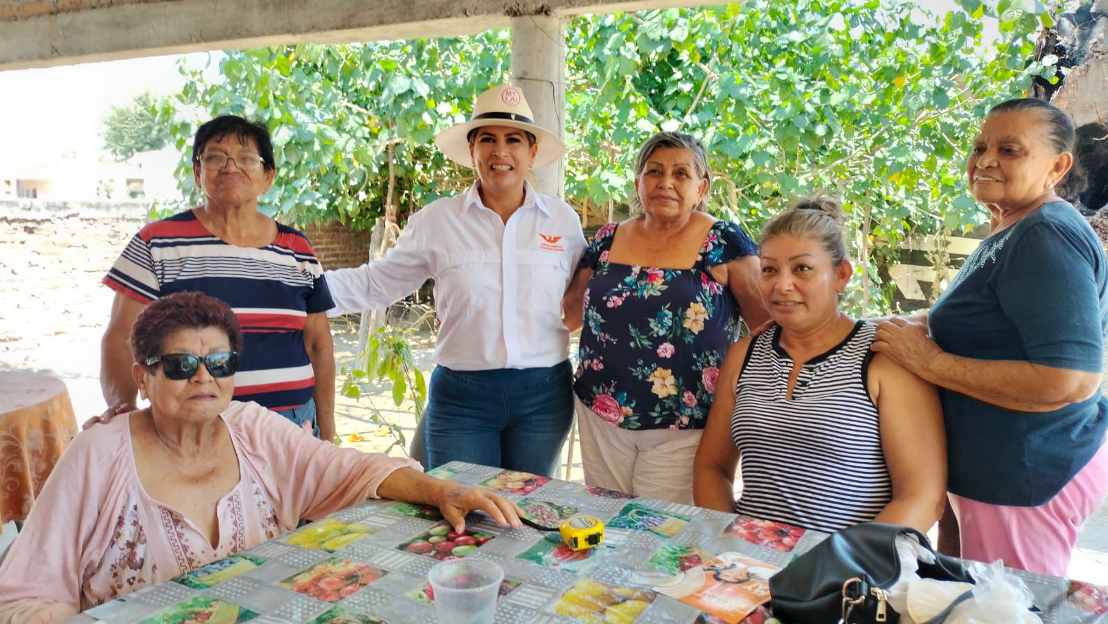 My-Lai recorrió los pueblos en compañía del candidato por el distrito XX, Sergio Antonio Lizárraga Iturralde y de su equipo naranja que llevaron alegría y esperanza de un verdadero cambio para Mazatlán y sus alrededores.
