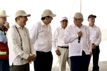 Un conato de incendio se registró al interior de la refinería “Antonio Dovalí”, ubicado en Salina Cruz, Oaxaca.