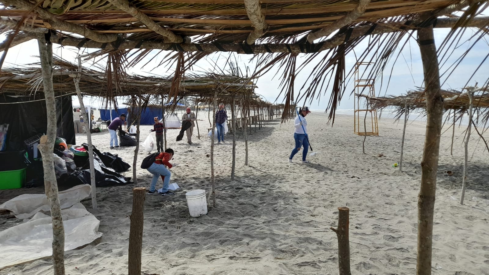 Jornadas de limpieza en playas de Rosario recolectan 50 toneladas de basura durante semana santa