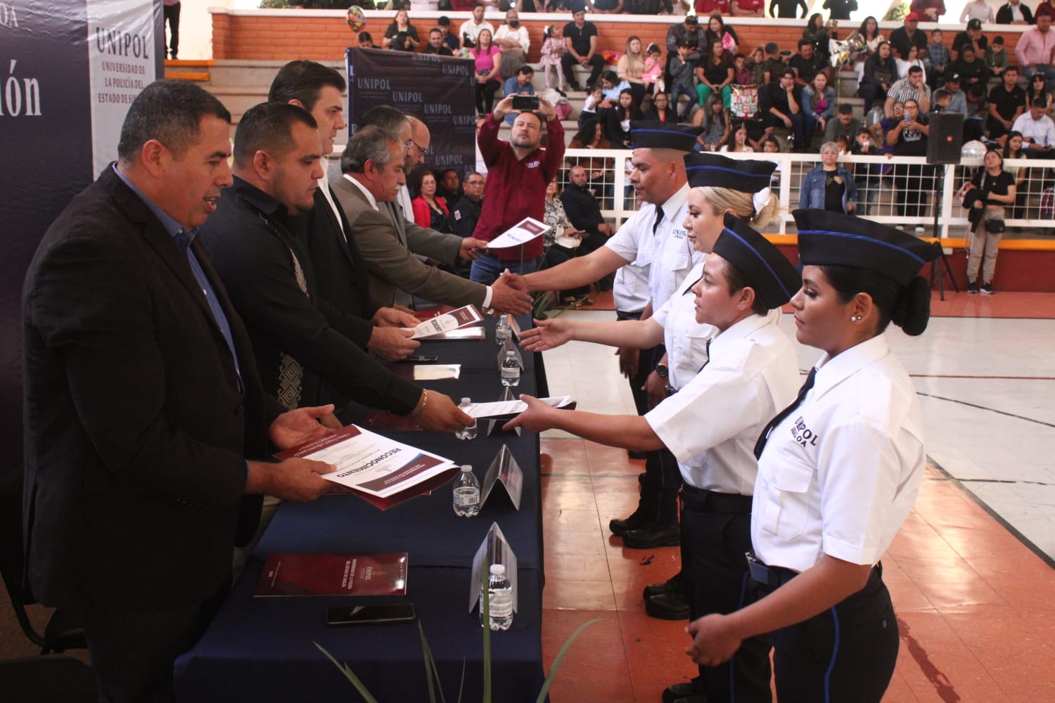 Es la décima generación que egresa de la Unipol, constituida por 139 elementos