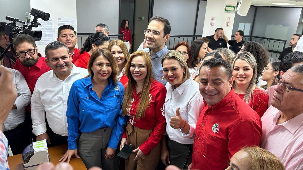 En un ambiente de ánimo, alegría y festividad, los partidos que integran la coalición Fuerza y Corazón x Sinaloa, llevó a cabo el registro de las candidaturas a alcaldías y diputaciones locales. 