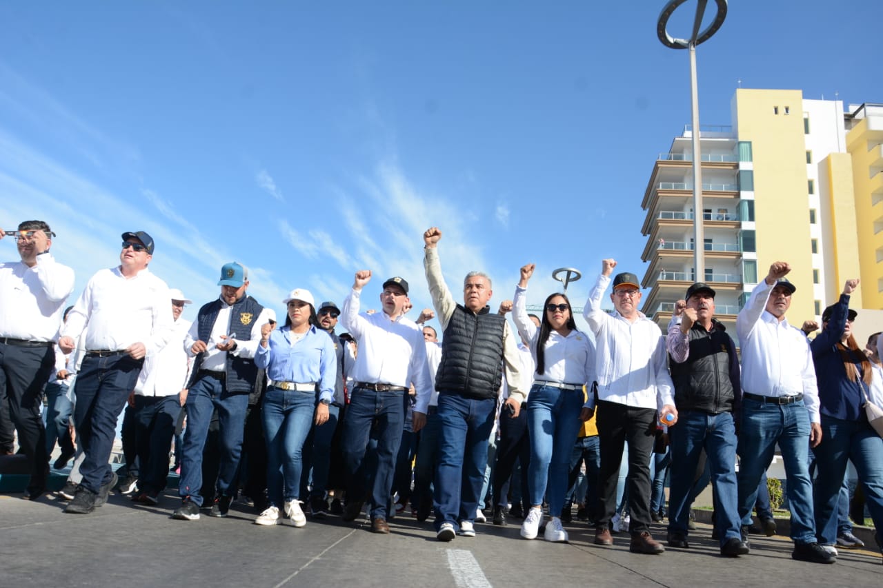 Enfatizó que la Casa Rosalina ya ganó el amparo que interpuso contra la Ley General de Educación Superior del Estado, lo cual fue el origen de esta problemática y puntualizó que, mientras no se llegue a un acuerdo con el mandatario estatal, las manifestaciones seguirán de manera intensa hasta que la comunidad universitaria sea escuchada y atendida.
