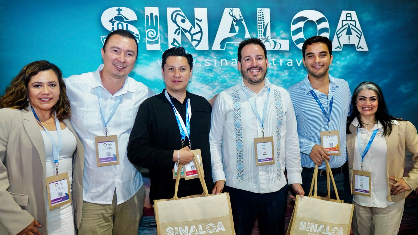 Sinaloa está presente en la edición 48 del Tianguis Turístico México 2024, que se lleva a cabo en las instalaciones de la Expo Mundo Imperial, en Acapulco, Guerrero, del 9 al 12 de este mes, informó el encargado del despacho de la Secretaría de Turismo del Estado, Ricardo Velarde Cárdenas.