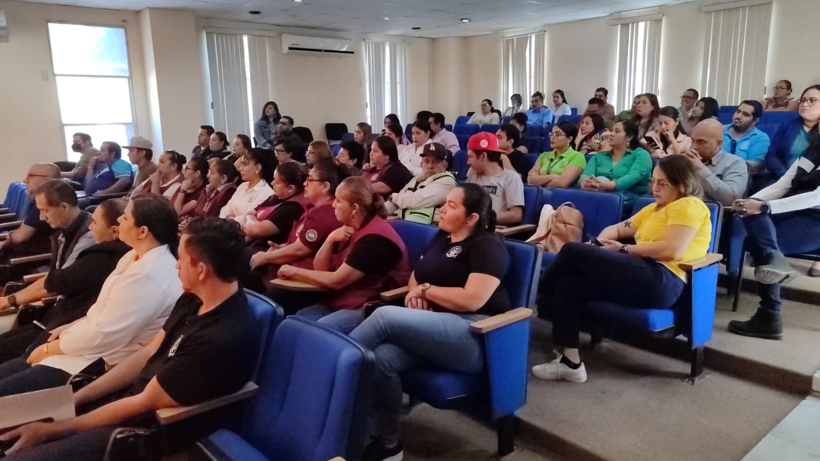 -	Docentes y empleados de la Universidad conocieron los efectos que genera el Cambio Climático en el entorno en que vivimos y como genera repercusiones en la naturaleza y sus fenómenos