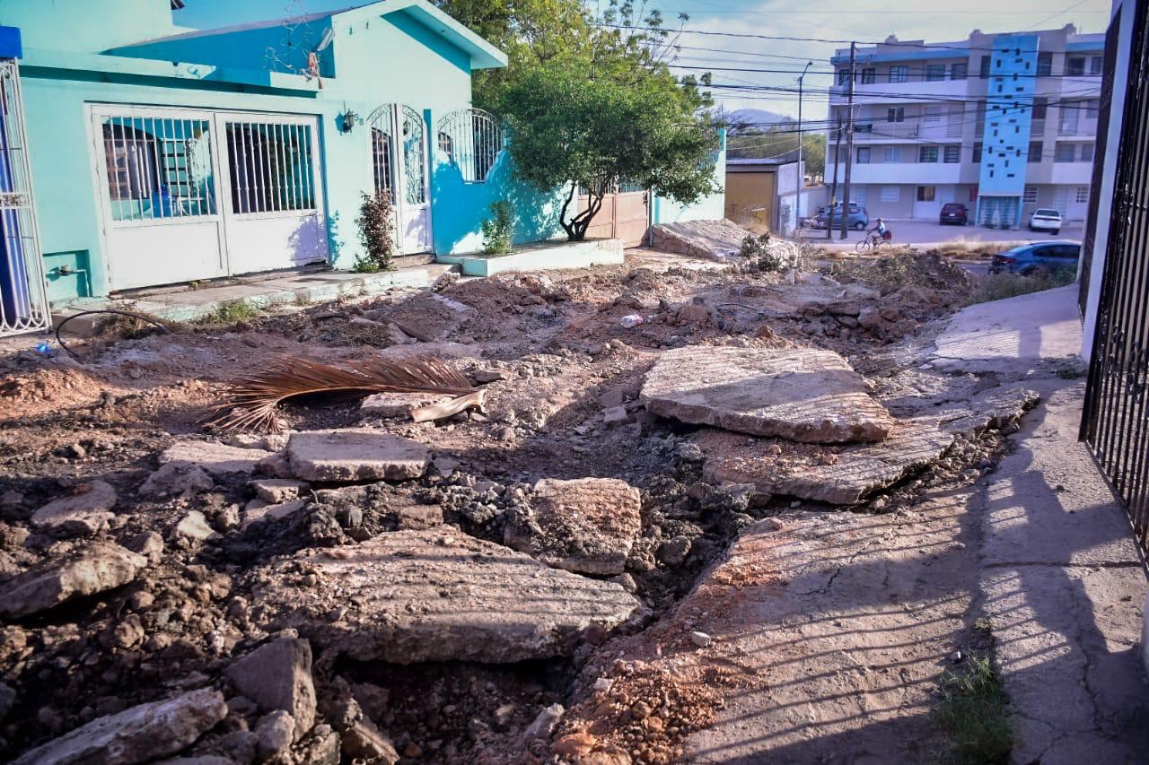 -	El Alcalde Edgar González supervisó la obra para que se realice con eficacia y material de calidad.