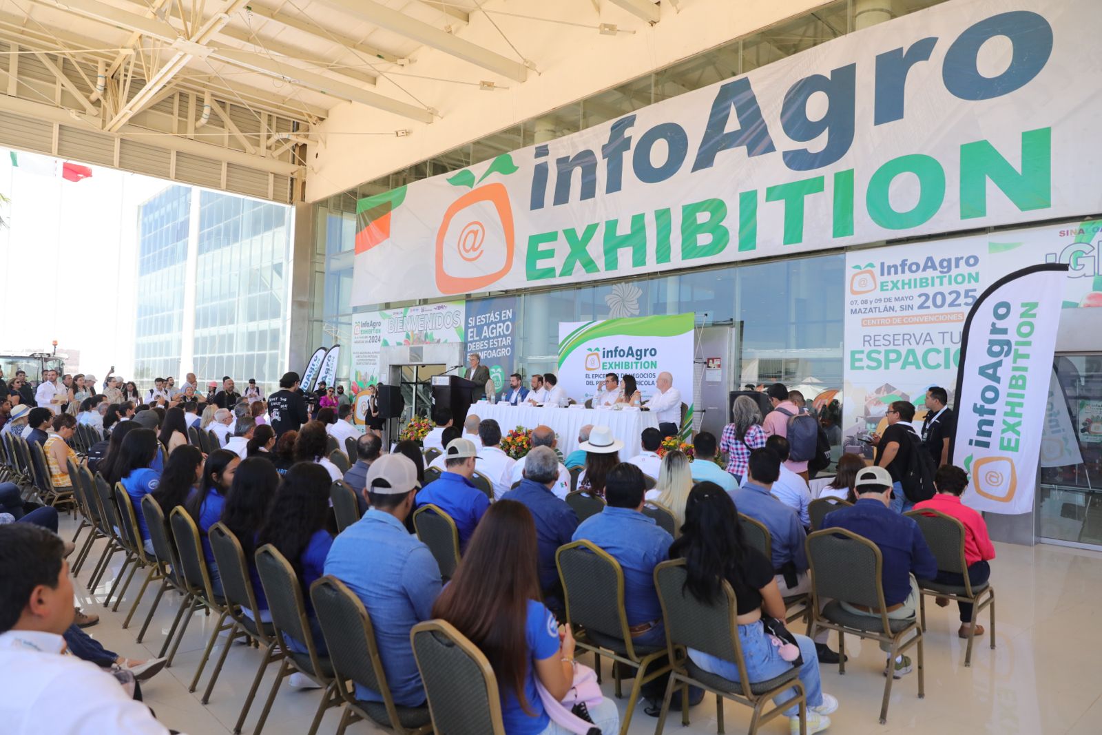 Al inaugurarse la IV edición de la InfoAgro Exhibition México, el encargado del Despacho de la Secretaría de Turismo, Ricardo Velarde Cárdenas, destacó que se espera la asistencia de al menos 20 mil personas, tanto nacionales e internacionales, como Turquía, entre otros.