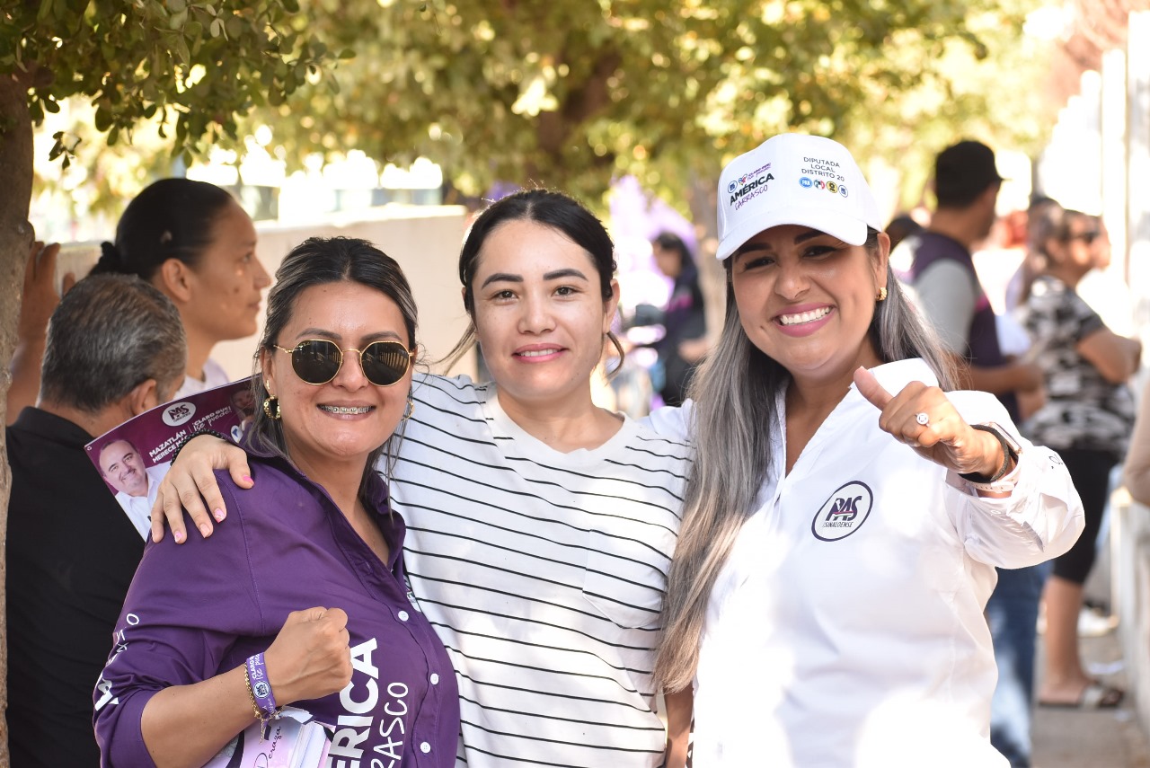 La candidata a la diputación local por el distrito 20, América Carrasco, visitó las colonias Colinas del Real y Villas del Sol, donde llevó a cabo un recorrido casa por casa para escuchar las inquietudes de los residentes.