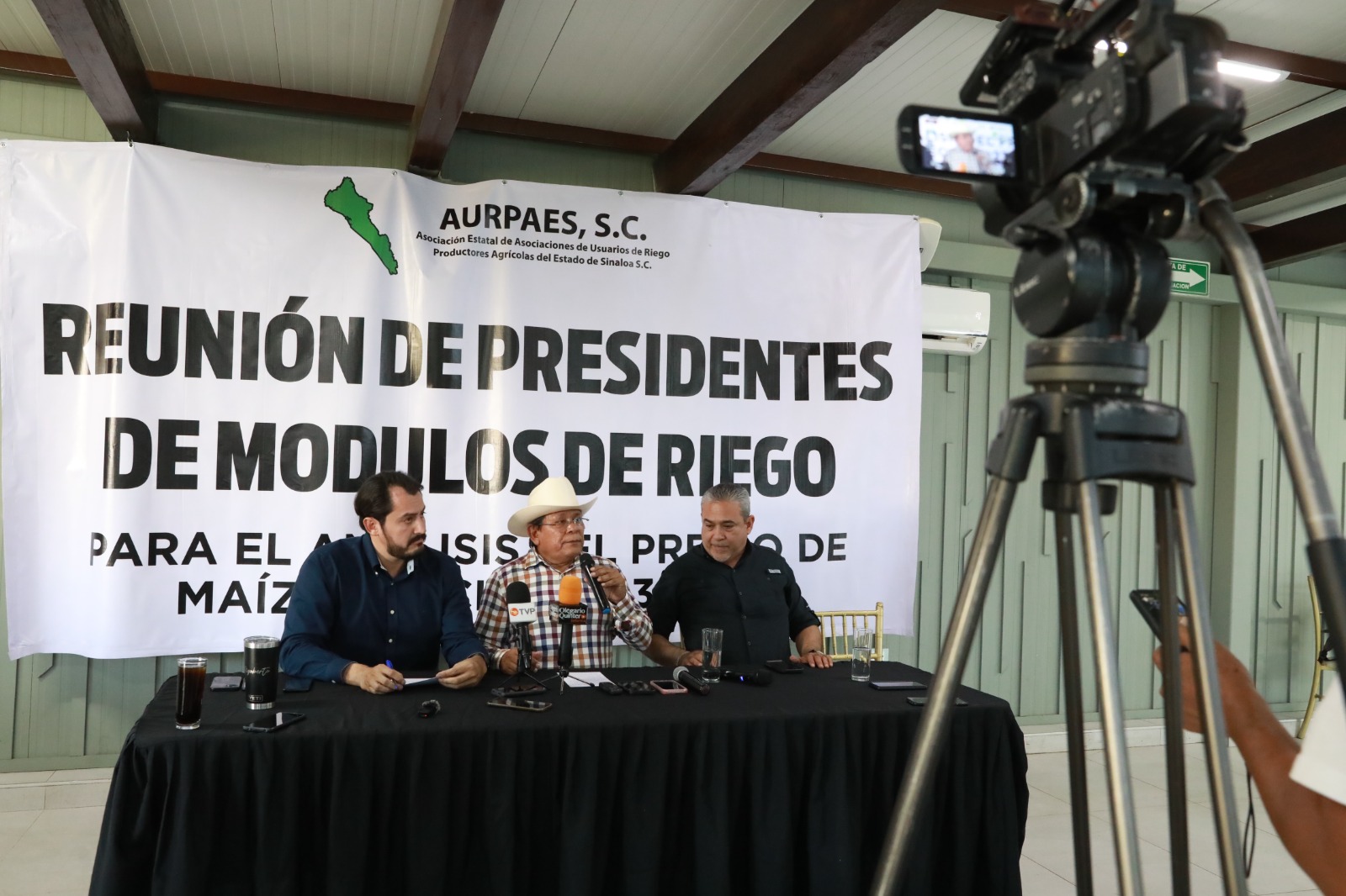 El secretario de Agricultura y Ganadería, José Jaime Montes Salas, se reunión con los dirigentes de 40 Módulos de Riego de todo el estado para socializar este programa