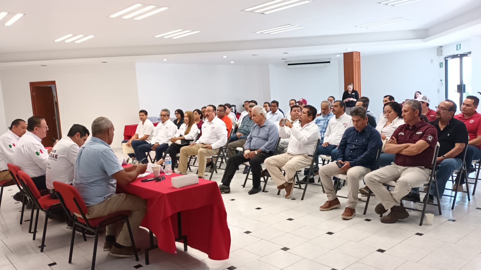 "Conmigo además de tener un amigo van a tener un aliado para poder gestionar todos esos recursos que son tan necesarios para que Mazatlán avance".