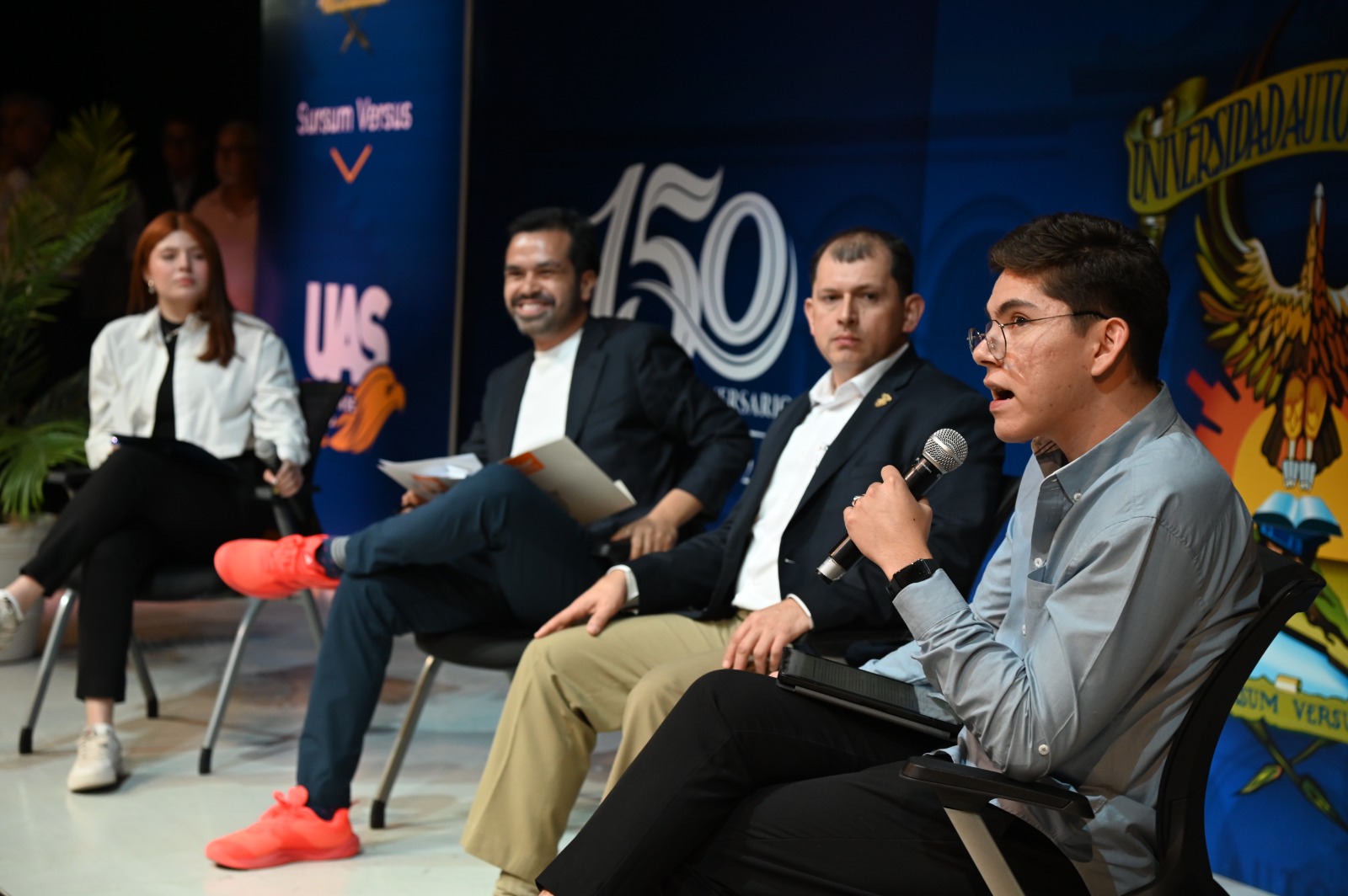 En un ejercicio democrático, la UAS recibe a Jorge Álvarez Máynez, candidato a la Presidencia de la República, para conocer su proyecto de nación