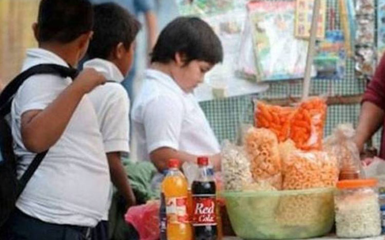 Organizaciones exigieron a la SEP emitir nuevos lineamientos para la venta de alimentos y bebidas dentro de las escuelas