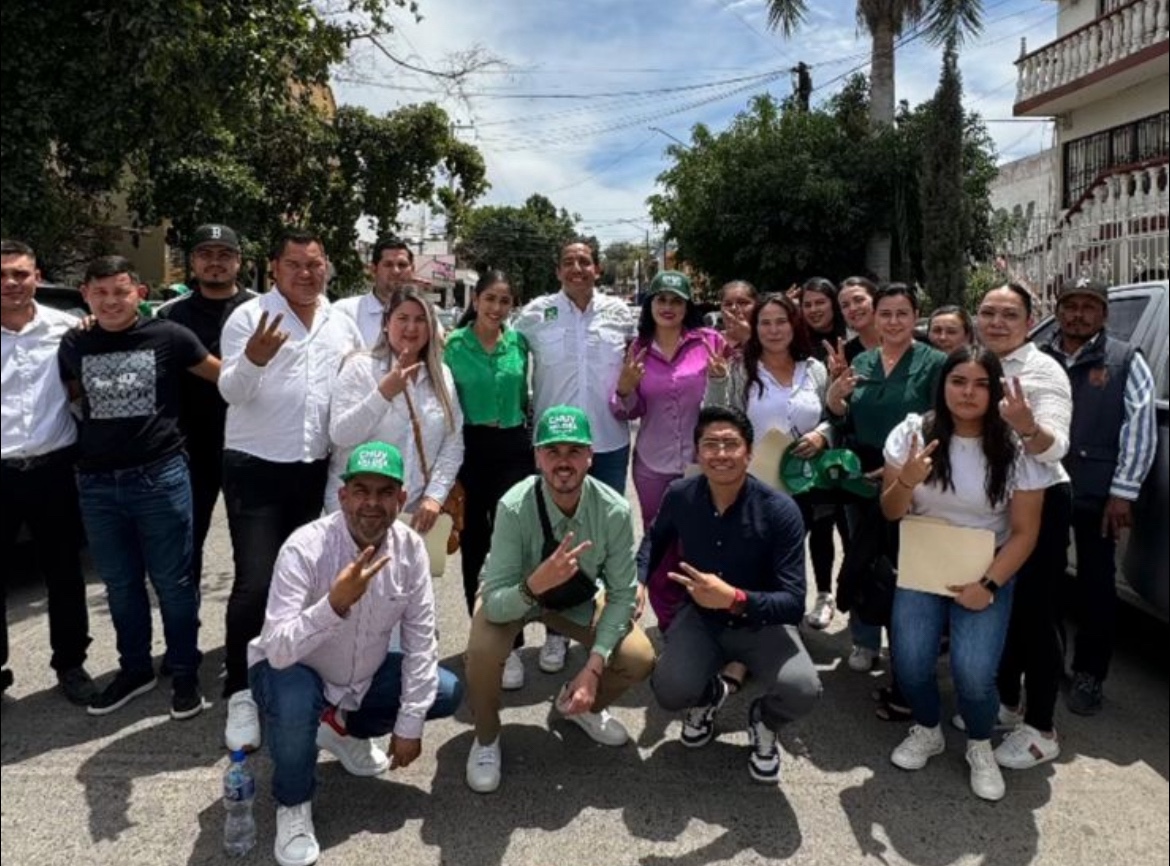 El delegado del Comité Ejecutivo Nacional del Partido Verde Ecologista de México, Luis Adrián Bonilla Brito, reafirma su compromiso con la democracia y la búsqueda del bienestar de la ciudadanía y del medio ambiente, al realizar la entrega de constancias que avalan oficialmente el registro de los candidatos a diputados y presidentes municipales del estado de Sinaloa, en la próxima contienda electoral.