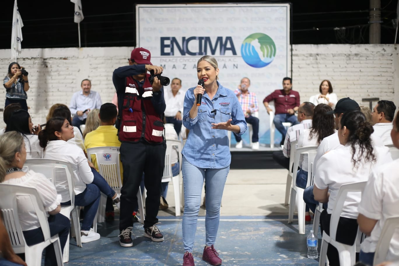.- Estrella Palacios, candidata de Morena y el Partido Verde a la Presidencia de Mazatlán sostuvo una reunión con  cientos de maestros y maestras estatales, donde refrendó el compromiso de trabajar de manera coordinada y colaborativa por el bien de la educación.