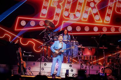 Los Bukis arrancan su histórica residencia en Las Vegas con lleno