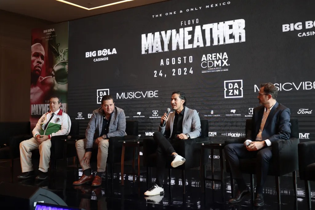 El boxeador retirado Floyd Mayweather, campeón mundial en cinco divisiones distintas, realizará una pelea de exhibición en Ciudad de México el 24 de agosto próximo con un rival por confirmar, anunciaron los organizadores del combate.