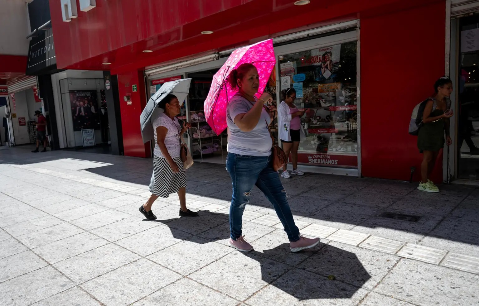 Cuidado,  inició la tercera ola de calor. En política inició ayer.