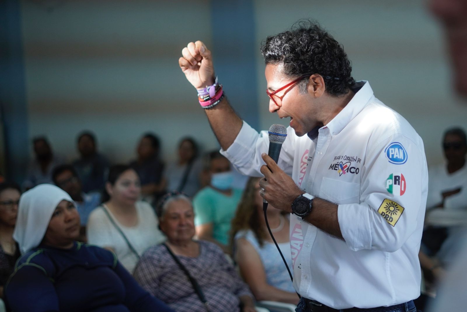 En una reunión con el Sindicato de Vendedores de zona federal agremiados a la CTM que dirige Jorge Luis Ríos Rubio, pidieron al candidato de la coalición Fuerza y Corazón por México a la diputación federal por el Distrito Uno, Juan Alfonso Mejía, que una vez que llegue al Congreso de la Unión, legisle para que se ponga orden en las playas mazatlecas y se frenen todas las irregularidades en que han incurren tanto las autoridades federales como el municipio.