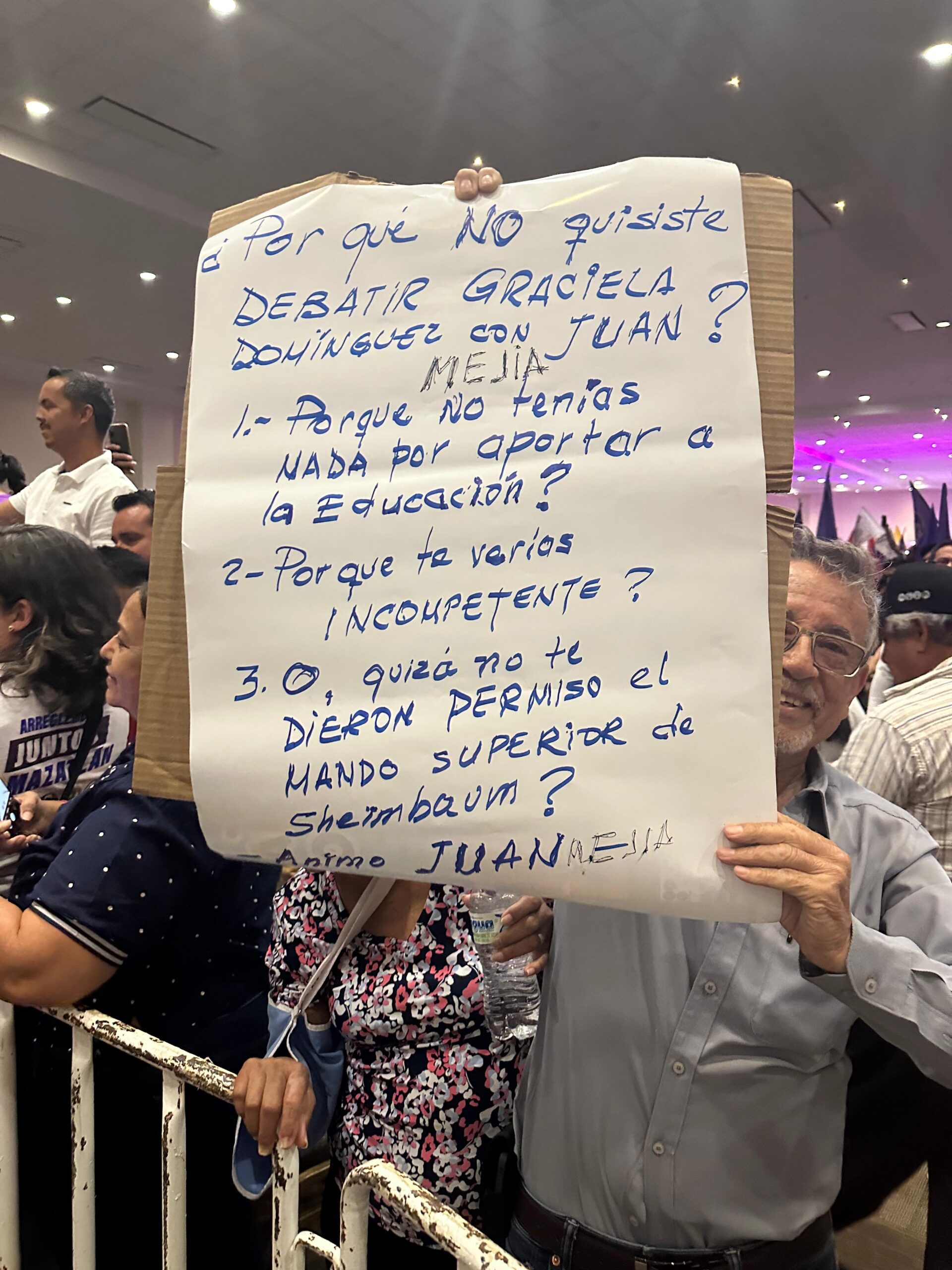 Ante esto, el candidato del PRI, PAN y PRD; comentó que se trata de problemas muy conocidos pero que tienen solución y recordó que en el 2011 cuando fue Secretario del Ayuntamiento, se mantuvo el equilibrio entre la actividad de los vendedores y el cuidado de las playas.