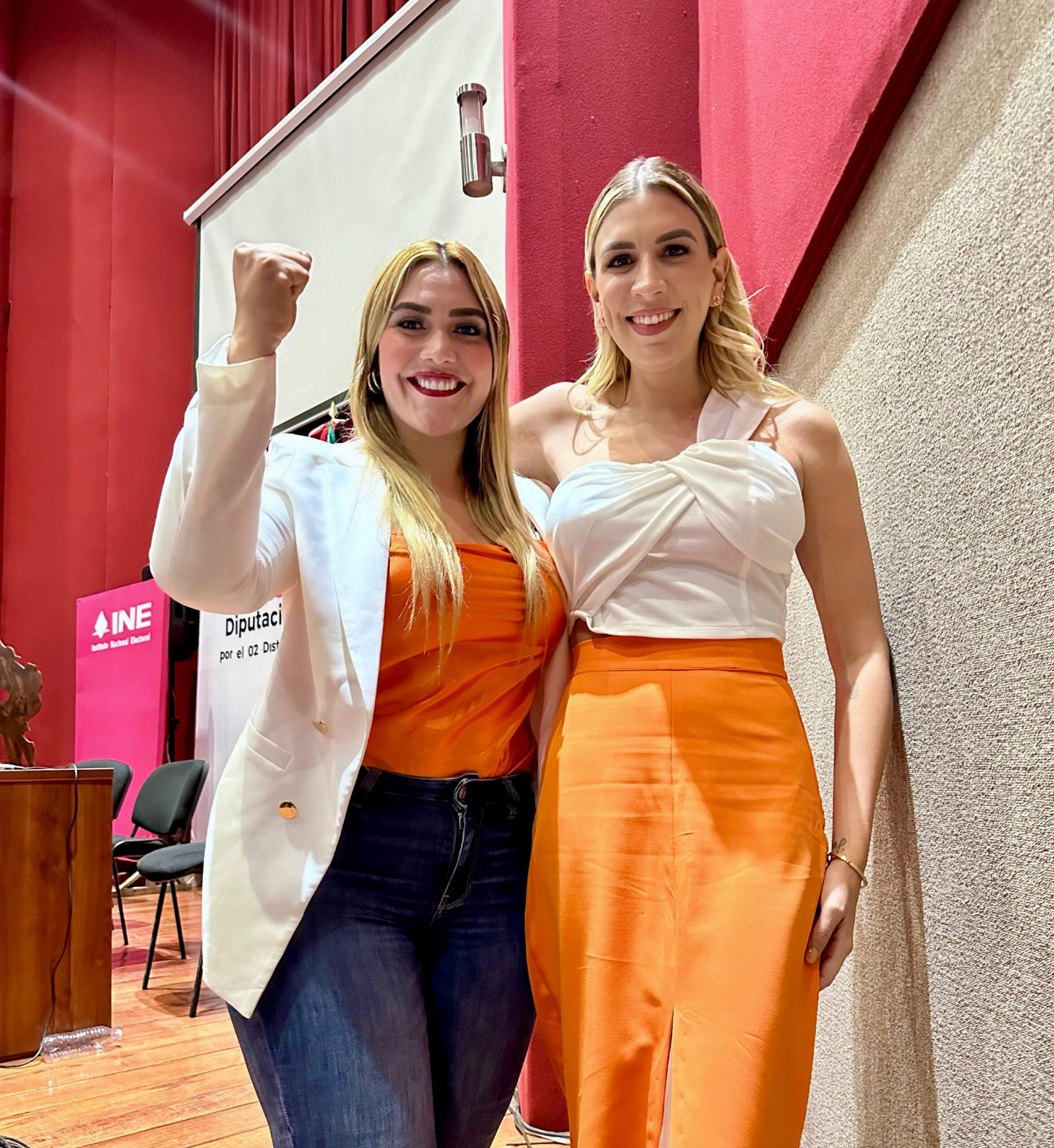 Bárbara Fox, una destacada miembro del equipo de Jóvenes en Movimiento Sinaloa en el municipio de Los Mochis. Apoyada por la experimentada Fanny Bonilla y la plataforma de Jóvenes en Movimiento Sinaloa, Bárbara Fox logró obtener la candidatura a la Diputación federal por el distrito 2.