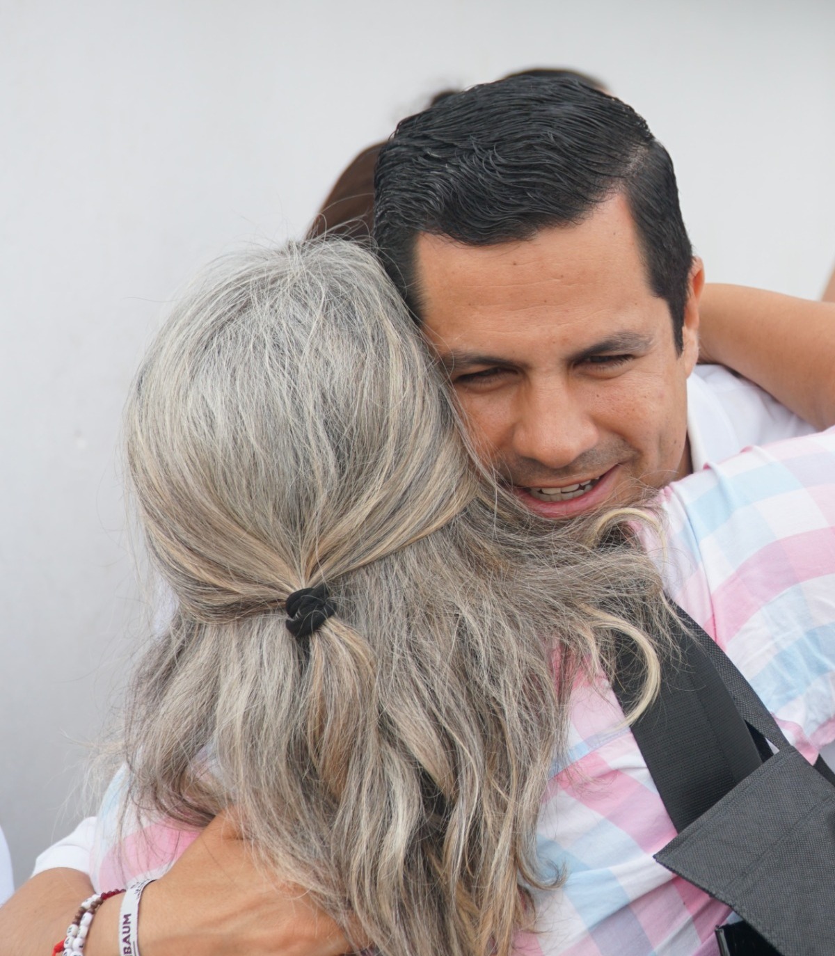 Carlos Escobar recorre las colonias Shimizu, Montuosa, Centro y Sánchez Celis