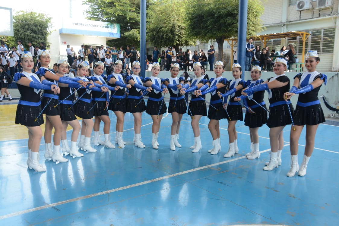 - Fomentando la formación integral de los jóvenes, la Nueva Universidad lleva a cabo el Encuentro Estatal de Bandas de Guerra, Escoltas de Bandera, Porristas y Bastoneras
