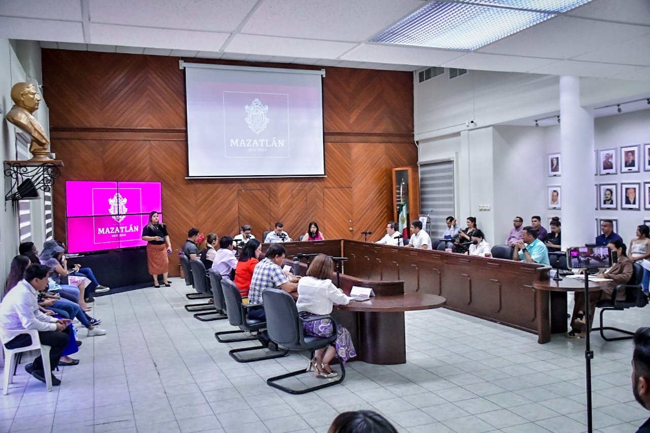 Los regidores y el Alcalde Edgar González aprobaron diversos puntos como jubilaciones, fraccionamientos entre otros.