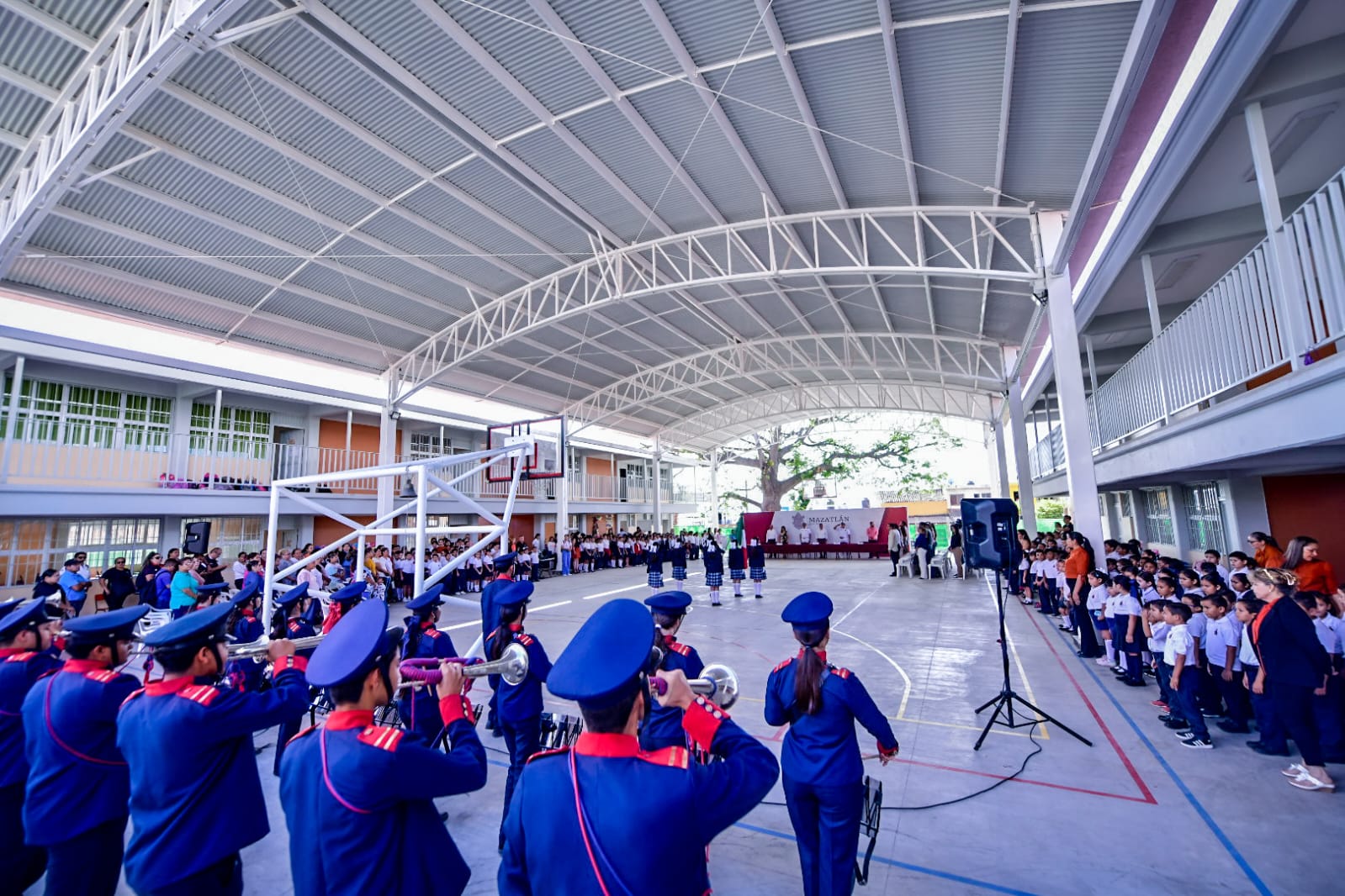 En el marco del Lunes Cívico los alumnos agradecieron el apoyo que el Gobierno Municipal ha brindado en todo momento.