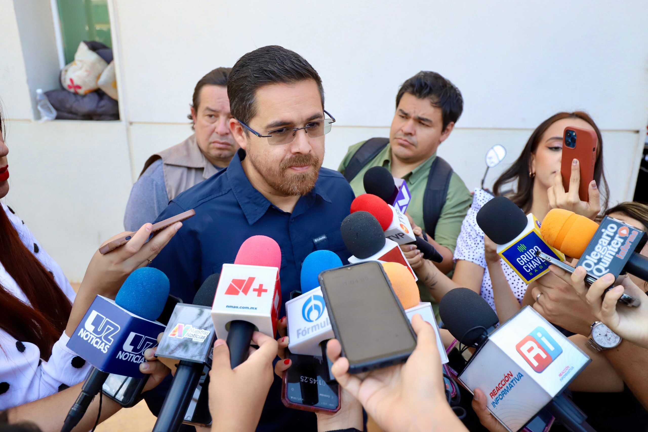 El secretario de Salud, Dr. Cuitláhuac González Galindo, hizo un llamado a la población a mantenerse bien hidratado, esto ante las altas temperaturas