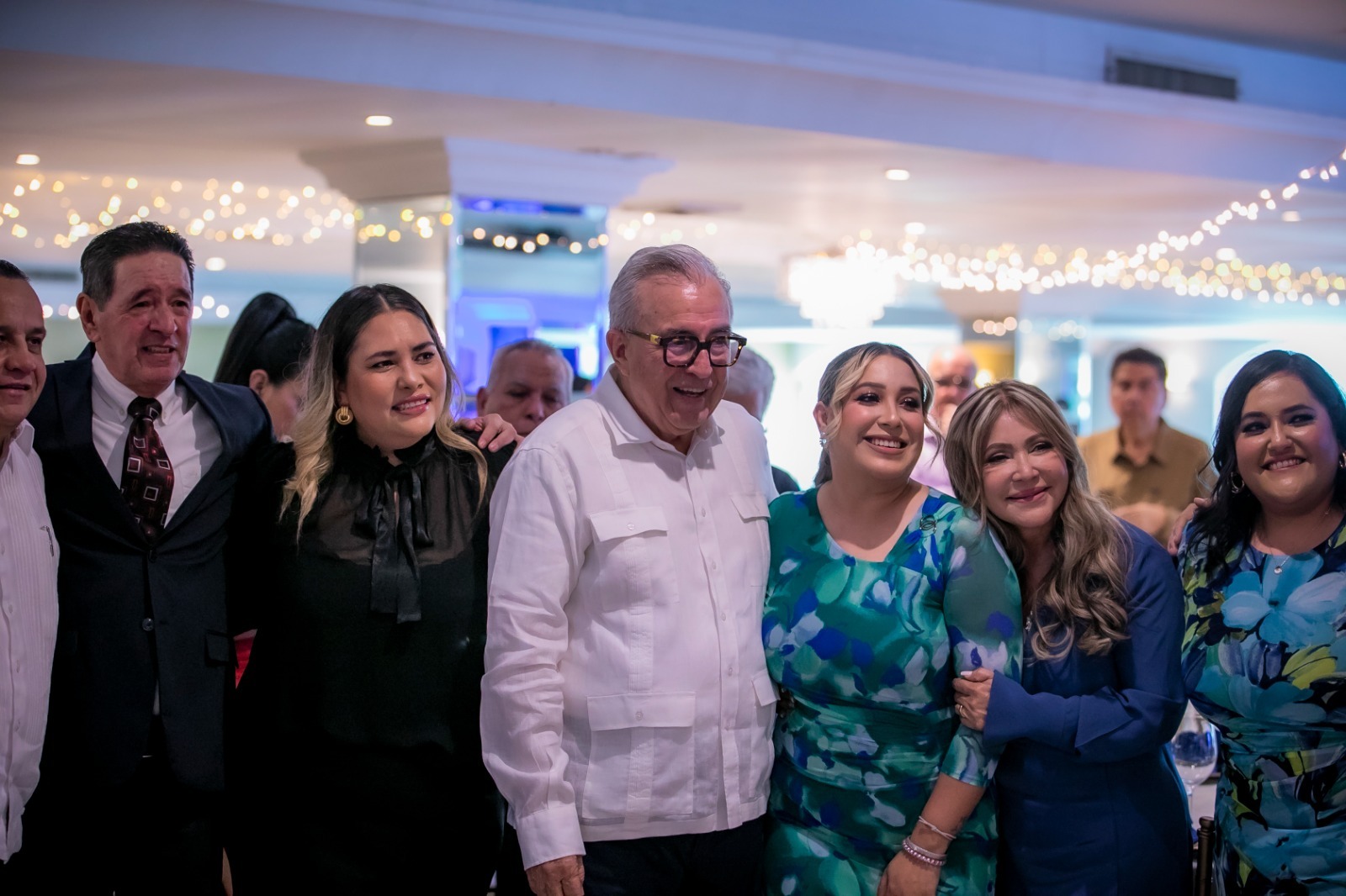 Con un enorme gusto por recordar sus orígenes como maestro normalista, el Gobernador Rubén Rocha Moya acudió como invitado de honor a la convivencia por el Día del Maestro de la Escuela Normal de Sinaloa, donde tuvo oportunidad de departir con reconocidos docentes de dicha institución y con autoridades del sector educativo.