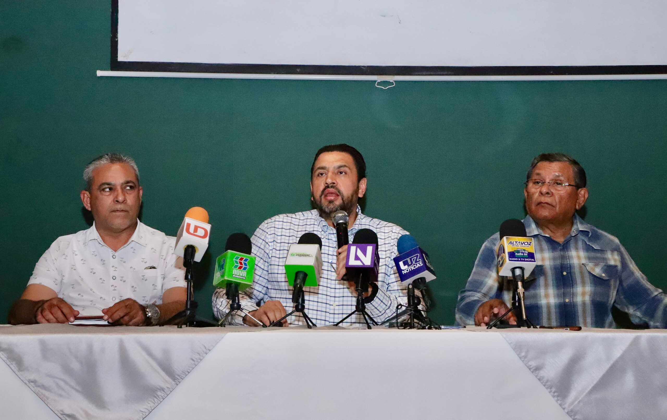 Para presentar la información directamente en las regiones donde se encuentran los productores, el Gobierno del Estado realizó conferencias de prensa en Culiacán, Guasave, Los Mochis y Angostura
