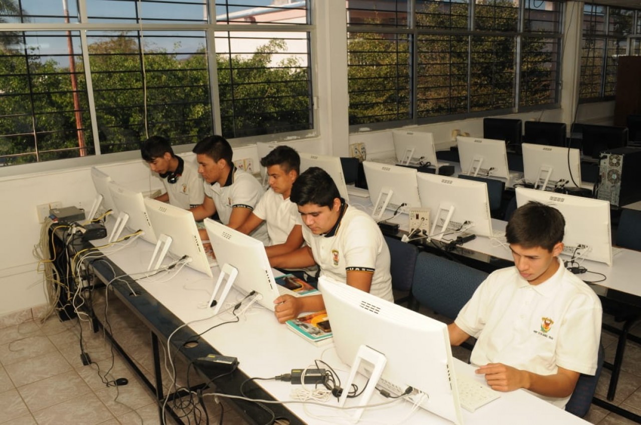 Una afluencia de alrededor de 50 mil aspirantes que desean realizar sus estudios de nivel medio superior y superior en la Universidad Autónoma de Sinaloa (UAS), es lo que se espera este 15 de junio para la aplicación del examen diagnóstico o de admisión a la institución rosalina, informó Alfonso Mercado Gómez.