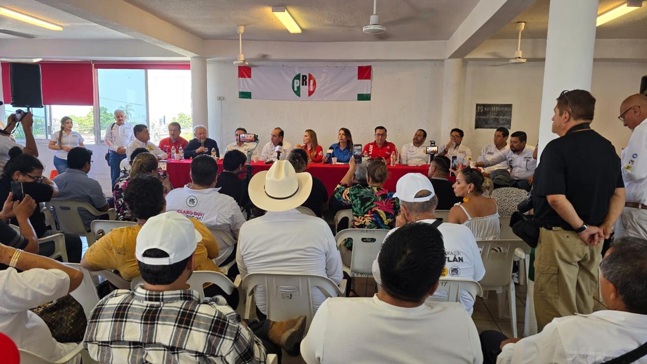 .- En conferencia de prensa celebrada en la este municipio con los presidentes de los partidos de la coalición Fuerza y Corazón por Sinaloa, Paola Gárate, advirtió que Mazatlán tiene cinco años sumidos en el abandono, por estos malos gobiernos de Morena.