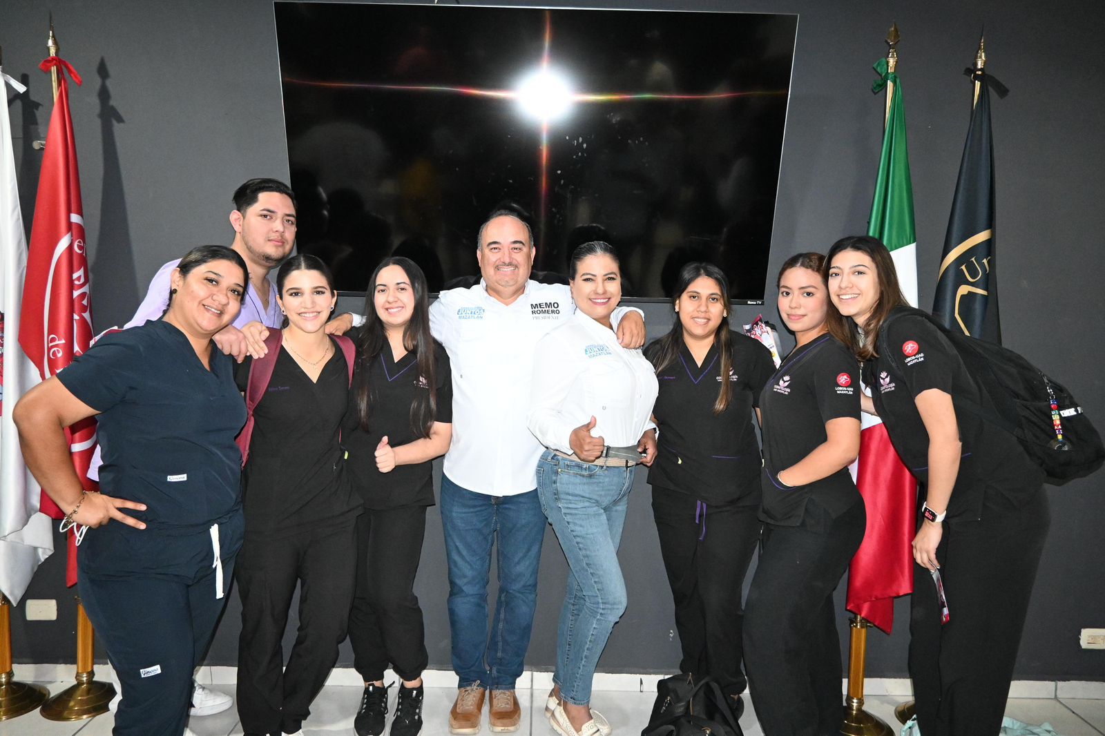 El candidato dijo que durante su gobierno expedirá cartas de recomendación para apoyar a los jóvenes a conseguir su primera chamba