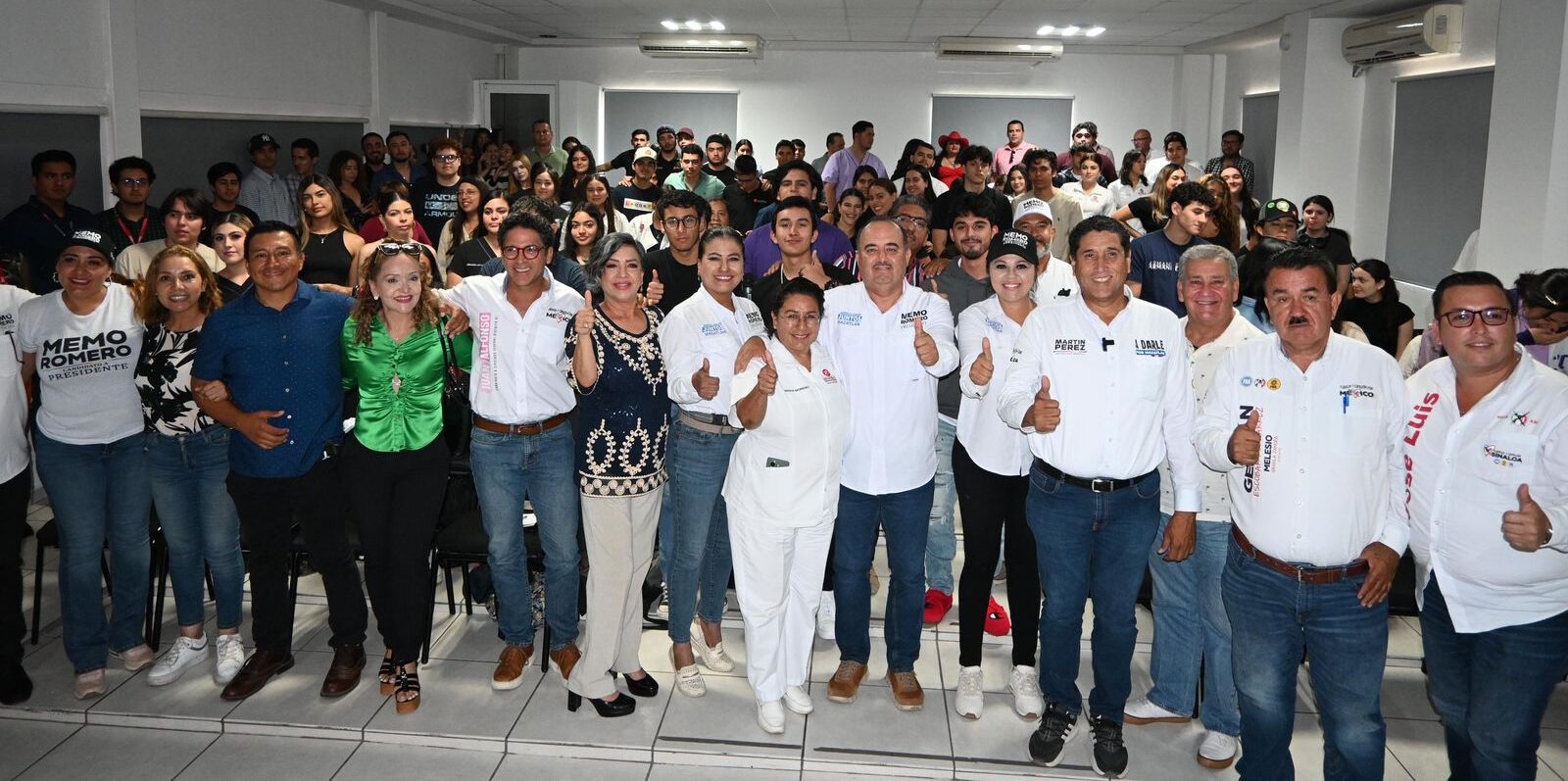 El candidato dijo que durante su gobierno expedirá cartas de recomendación para apoyar a los jóvenes a conseguir su primera chamba