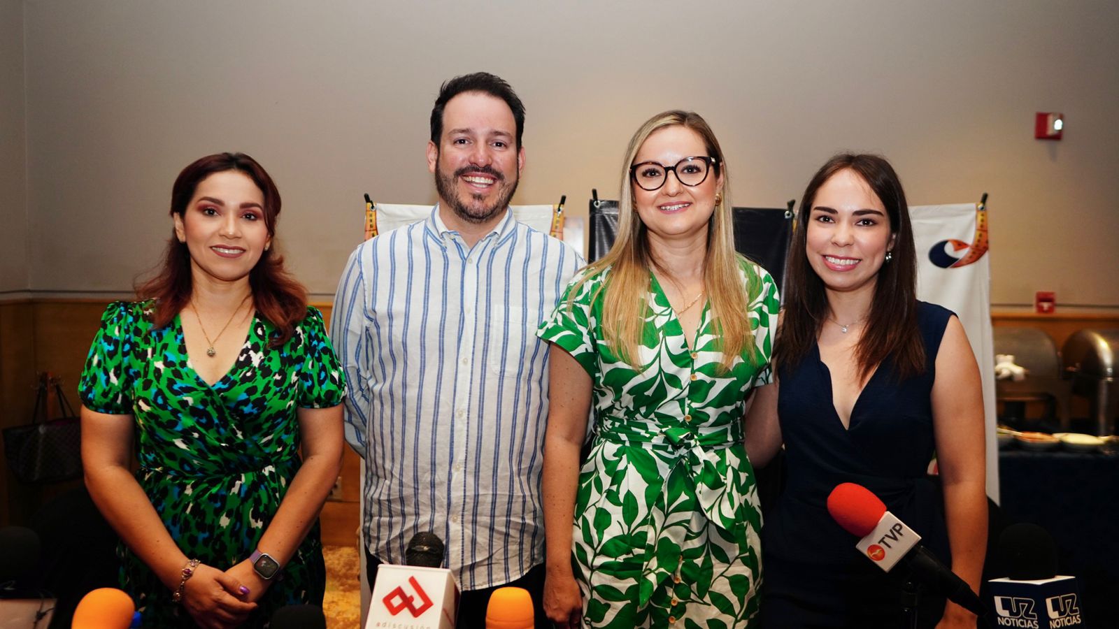 En conferencia de prensa que se realizó en el Hotel Lucerna, Velarde Cárdenas, junto a la titular de la Sectur Durango, Elisa Haro Ruiz, invitaron a los festejos, “que serán totalmente familiares”, indicaron.