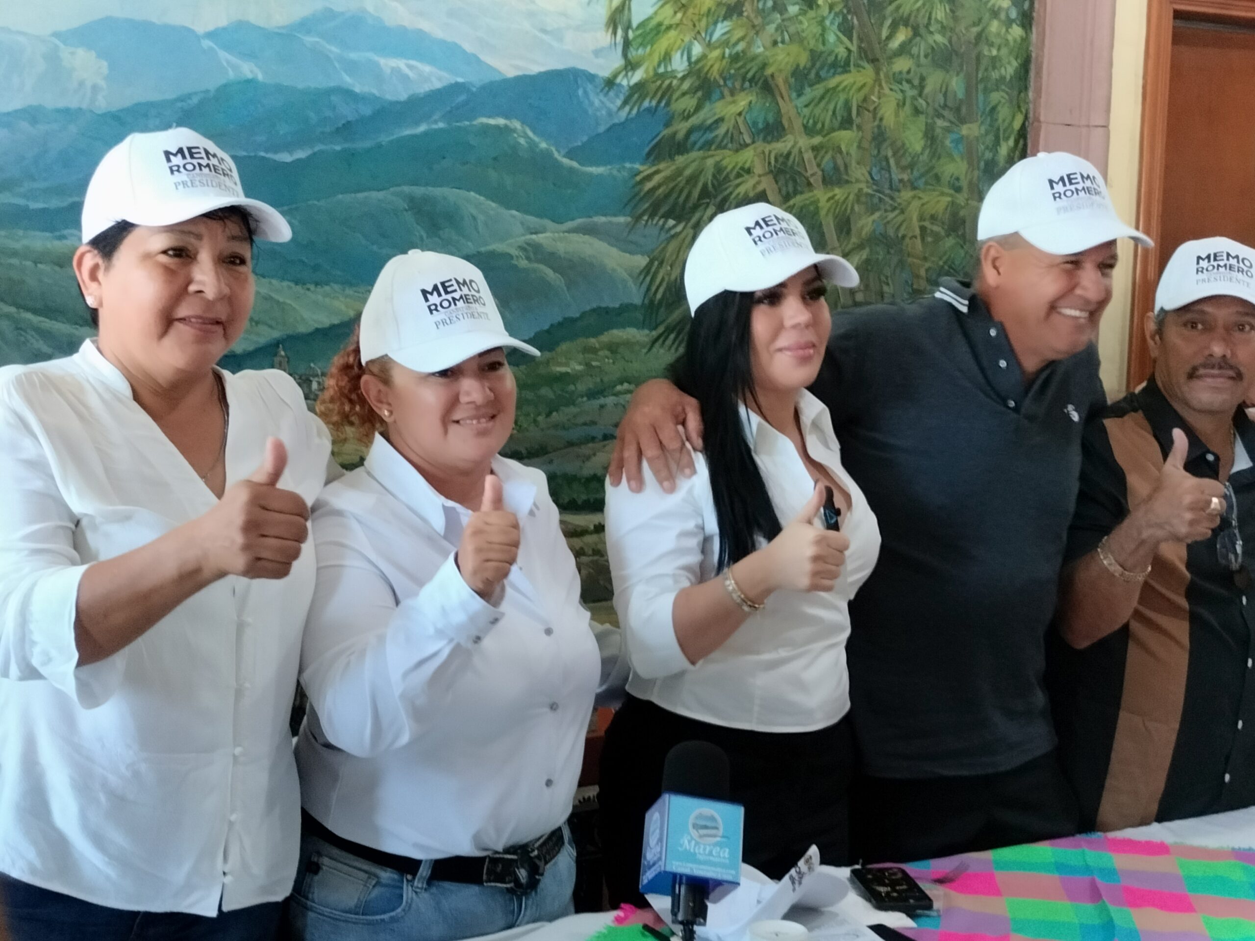 Un nutrido grupo de integrantes de Movimiento Ciudadano en Mazatlán, encabezados por la candidata a diputada federal para el distrito 01, Paulina Peña, se sumaron este día a la campaña de Memo Romero por la presidencia municipal.