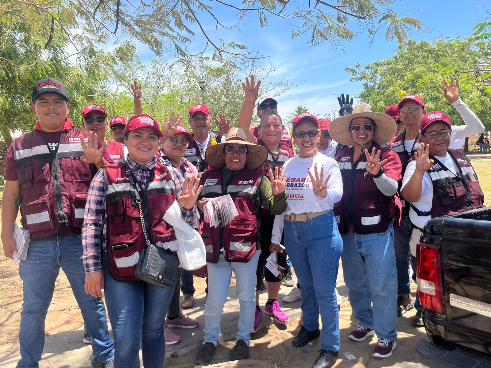 La zona norte del municipio de Mazatlán es guinda con dulce aroma a mujer morena, así lo constató la maestra Olegaria Carrazco Macías, candidata a diputada federal por morena en el sexto distrito.