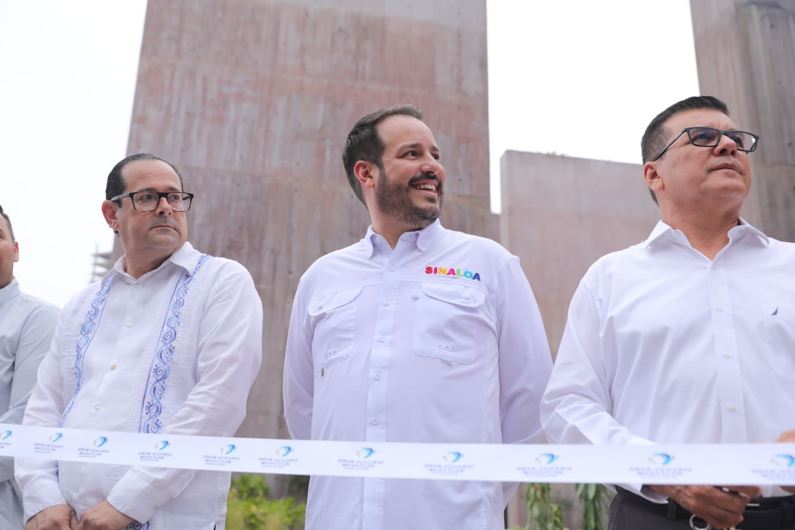 Al celebrar el primer aniversario en funciones del Gran Acuario Mazatlán Mar de Cortés, el encargado del despacho de la Secretaría de Turismo, Ricardo Velarde Cárdenas, ponderó el hecho de que en este tiempo hayan llegado al millón de visitantes.