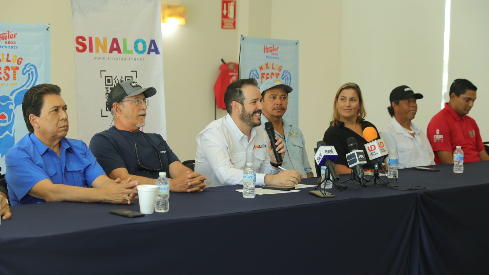 La playa Los Pinos (también conocida como playa Los Pinitos), será sede del 17 al 25 de mayo de la IX edición del “Torneo de Surf Mexilog”, considerado de clase mundial, ya que reunirá a más de 150 surfistas provenientes de 22 países, y dejará una derrama económica de más de 20 millones de pesos, informó el encargado del Despacho de la Secretaría de Turismo, Ricardo Velarde Cárdenas.