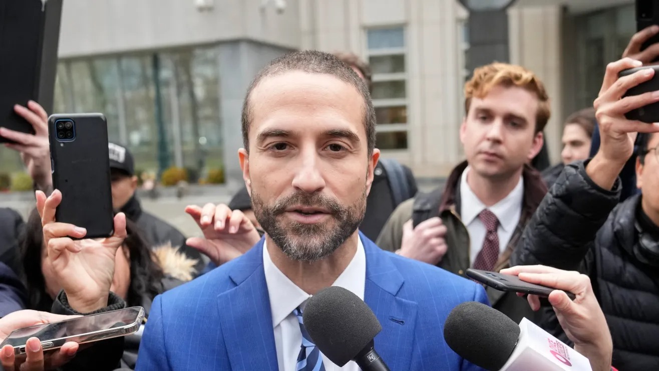 La sentencia al exsecretario de Seguridad Pública de México, Genaro García Luna, podría posponerse, si es que el juez acepta una petición que prepara el abogado defensor César de Castro, según adelantó al diario La Opinión.