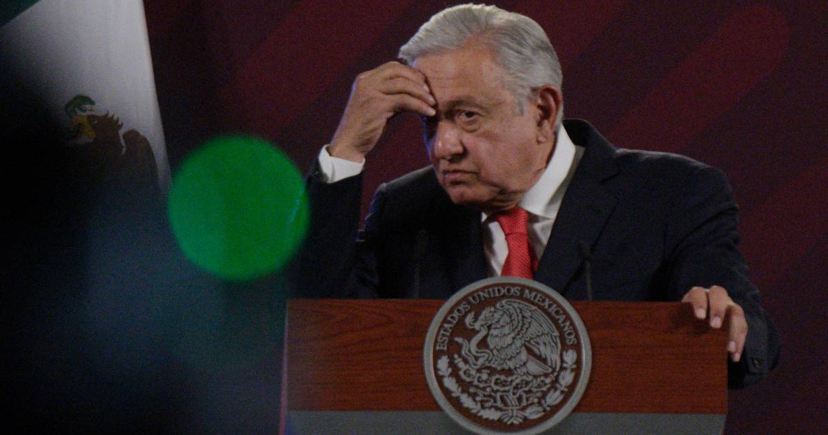 El gobierno tiene en la nómina a 23 mil promotores del voto de su partido, Morena, bajo el gracioso nombre de “servidores de la nación”, y acusa a una viuda por cobrar la pensión de su esposo muerto en las instalaciones de Pemex.