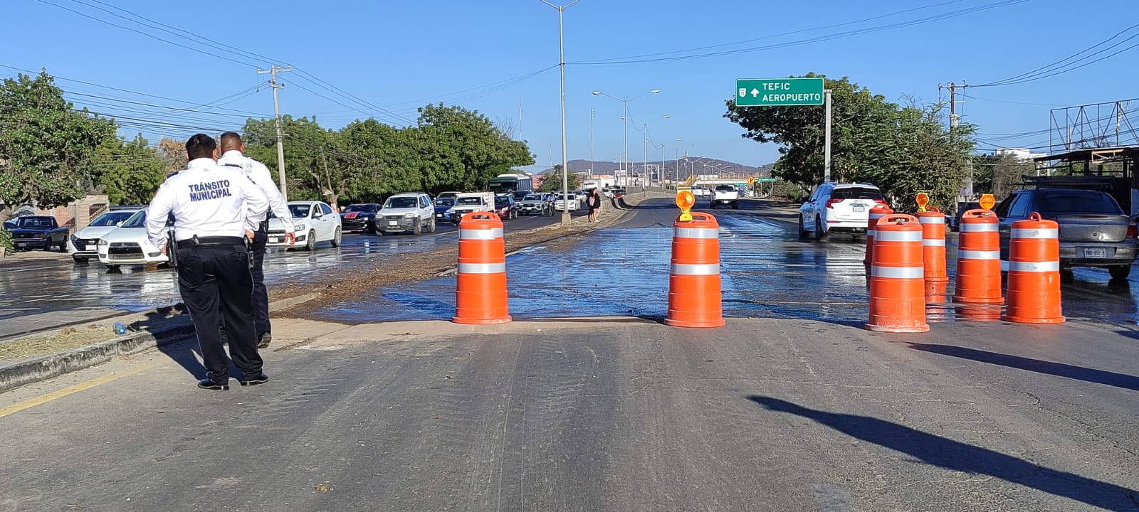 El objetivo es evitar aglomeracion vial, quienes utilicen el retorno para dar vuelta en "U" deberán hacerlo extremando precaución.