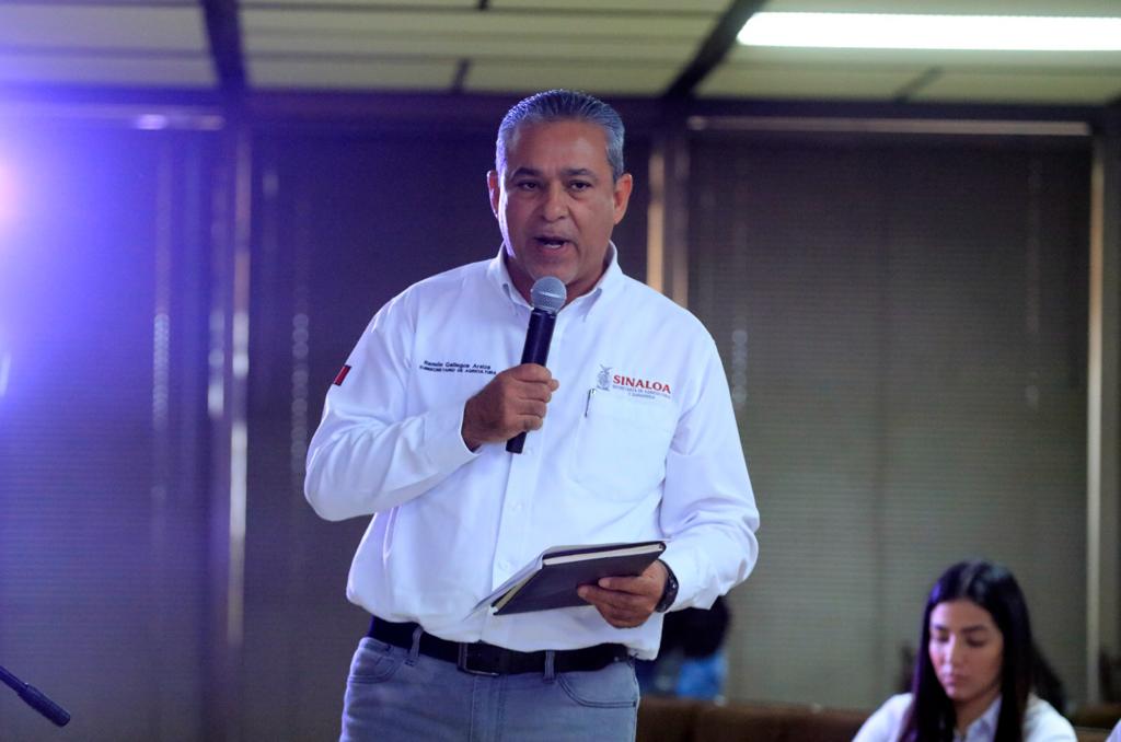 "Eso es lo importante, que el productor sepa que ya tiene los 750 pesos garantizados, independientemente del precio piso y el aumento en la oferta del producto en el momento de cosecha, más aparte con los 200 pesos extra para la compra de coberturas, pues está libre a la alza el precio y por eso tenemos hoy las condiciones para que el productor reciba un precio superior al ya establecido de los 5 mil 457 pesos", concluyó el funcionario.